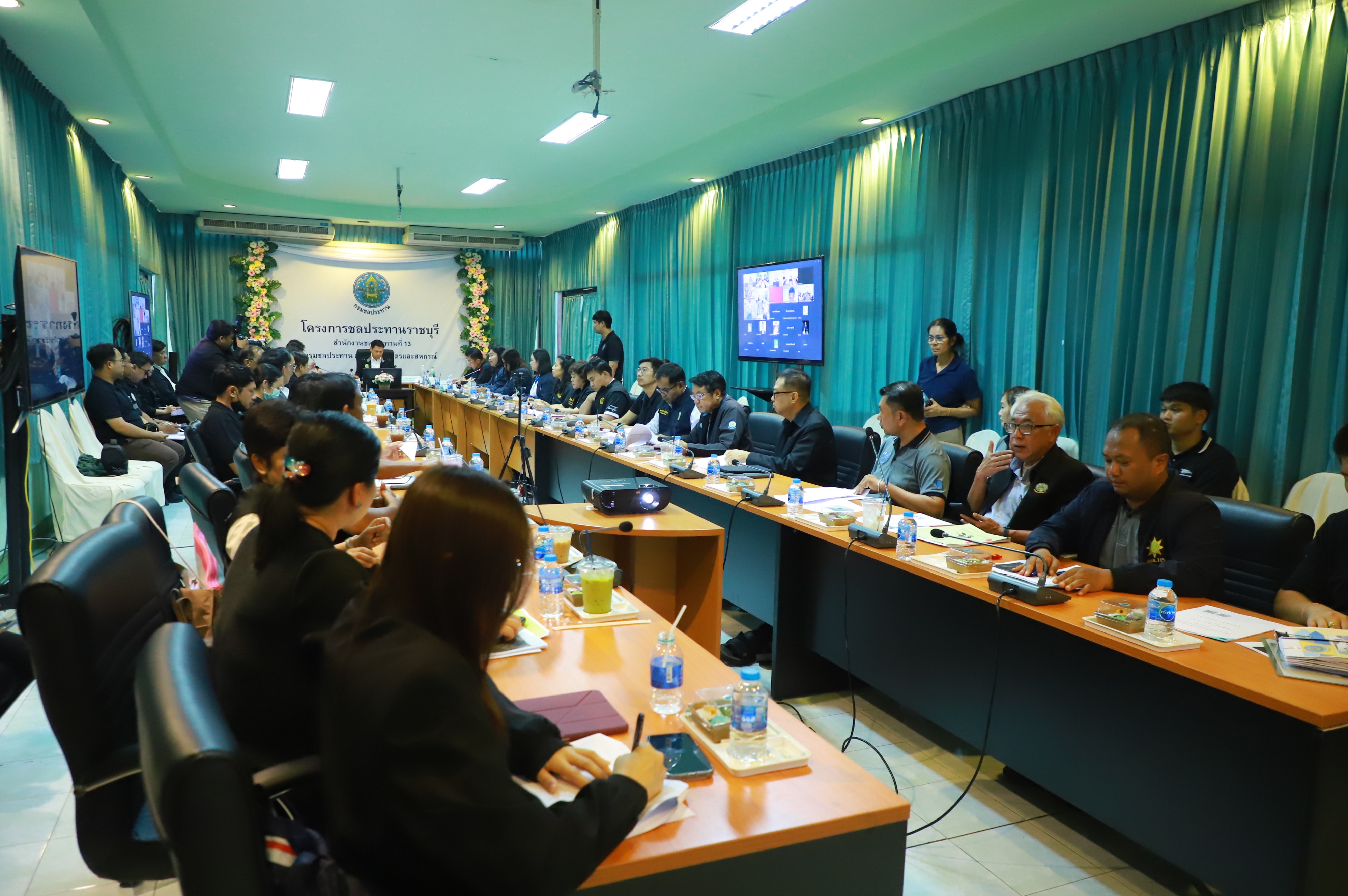 title - ส.ป.ก. ร่วมประชุมคณะทำงานที่ 3 เดินหน้าปั้น “รางบัวโมเดล” สู่ต้นแบบเมืองเกษตรนวัตกรรมครบวงจร พร้อมลุยพื้นที่รับฟังปัญหาเกษตรกรราชบุรี